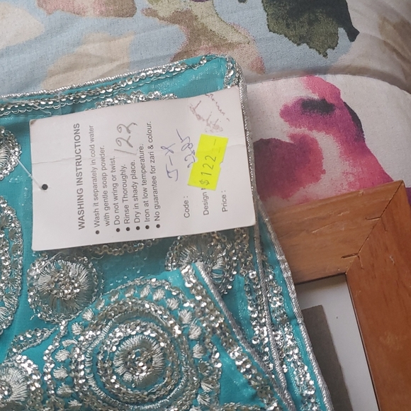 Sari - Picture 3 of 3